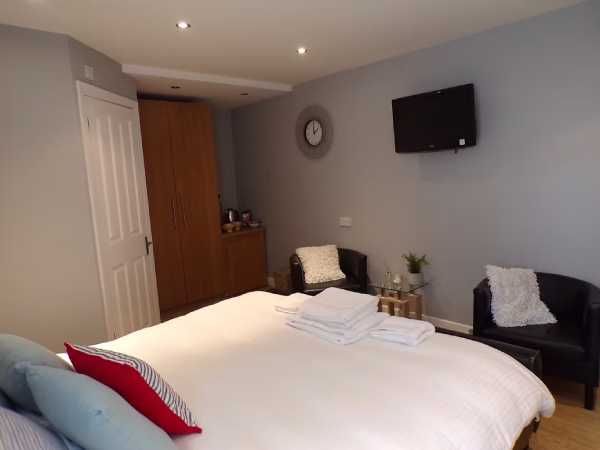 Comfortable room at Coast 77 B&B